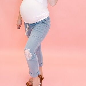 NWT! Ingrid and Isabel Maternity Girlfriend Jeans